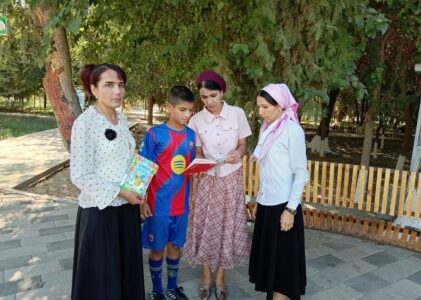 “Yo’l-yo’lakay o’qiymiz”
