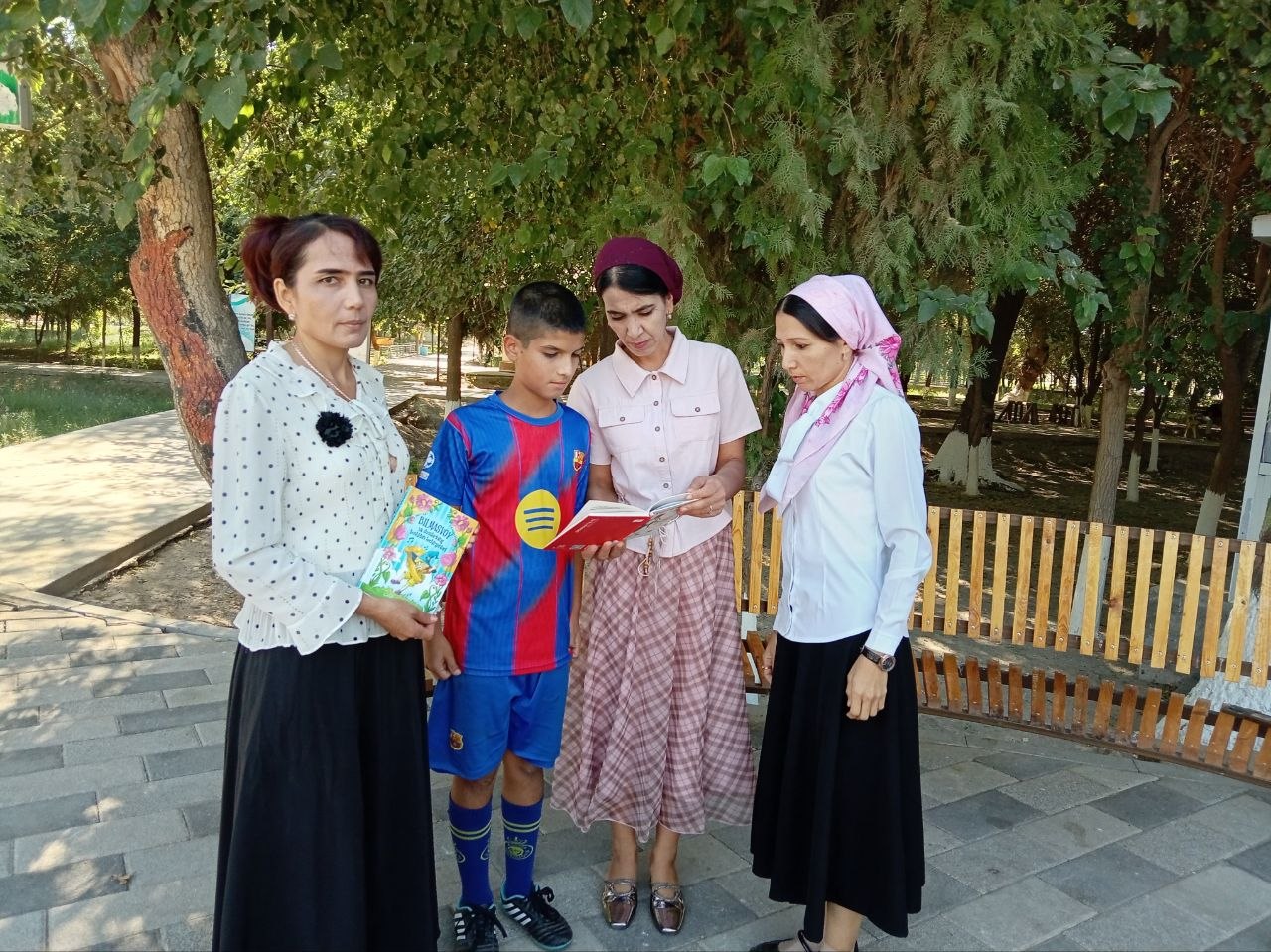 “Yo’l-yo’lakay o’qiymiz”
